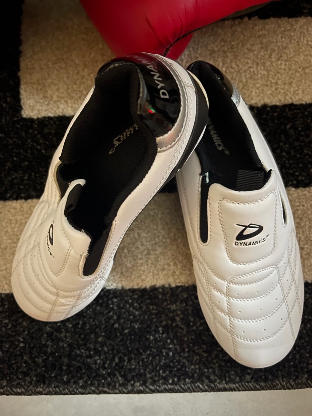 Dynamics White Slip-On Sneakers by Kids size 5